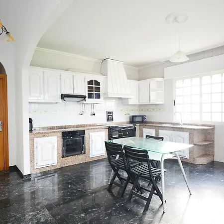 Da Pedra E Da Auga Apartamento Meis